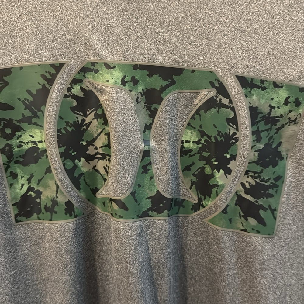 Hurley tee - Picture 2 of 3